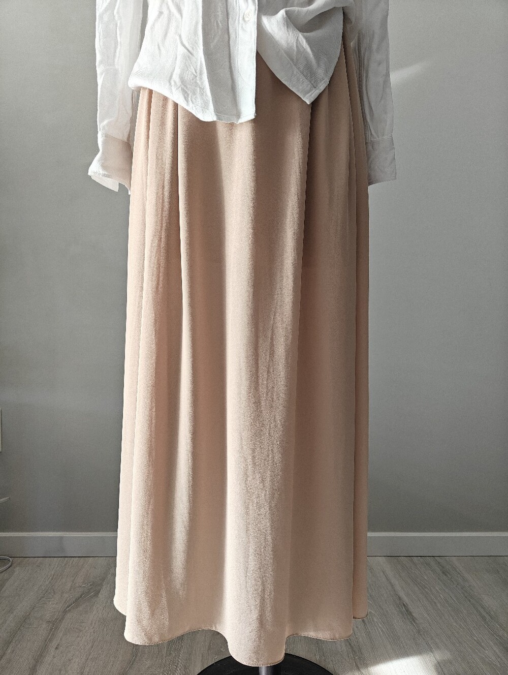 Oak + Fort Women's Beige Maxi Skirt Elegant Flowy Casual Side Slit Contemporary